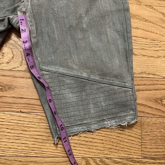 MICHAEL KORS SILVER MOTO JEANS SHORTS SIZE 6‎ - Picture 4 of 5